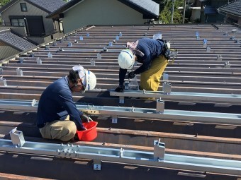 架台取付写真 ボルト締め