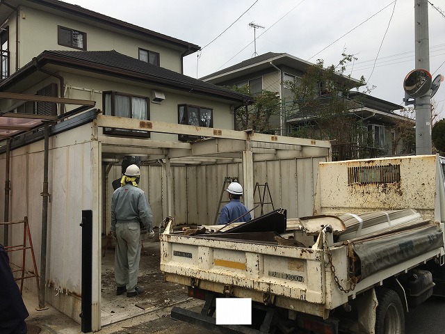 シャッター付きガレージ屋根部テラス部解体後