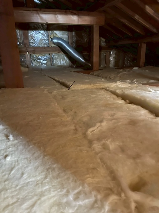 田原市　小屋裏　天井断熱　不備　暑い
