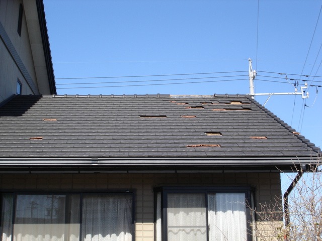 豊橋市神野新田町にて突風による瓦飛散の被害を調査、防災機能が無かった時代の瓦でした