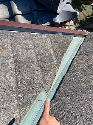 棟板金　釘浮き　豊川屋根　修理
