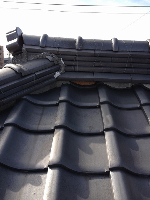 豊橋市花田町にてしっくいの劣化した瓦屋根の点検、しっくいやりかえをご検討