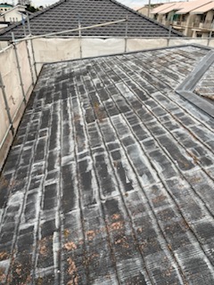 豊橋市富士見台にてカラーベスト屋根の雨漏り修理が始まりました、原因はルーフィングの劣化でした！