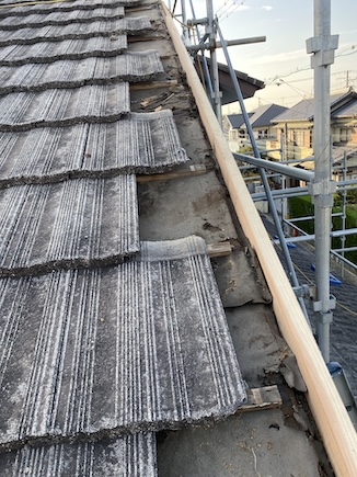 豊橋市　モニエル　ケラバ瓦　劣化　化粧破風　落下 下地　腐食