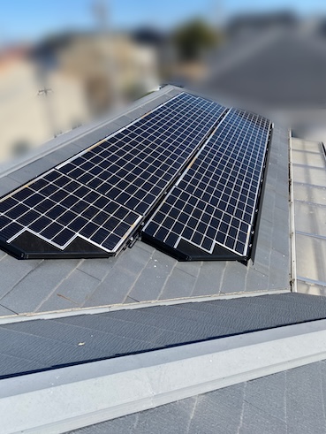 蒲郡市　カラーベスト屋根　太陽光　パネル　鳥の巣　フン　被害　対策