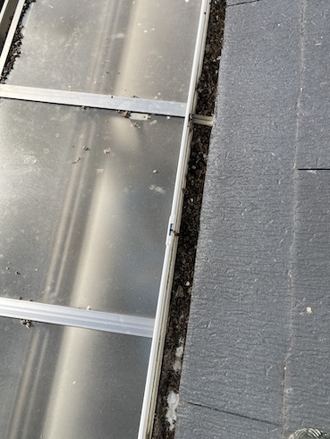 蒲郡市　テラス　雨樋　太陽光　パネル　鳥の巣　フン　被害　対策