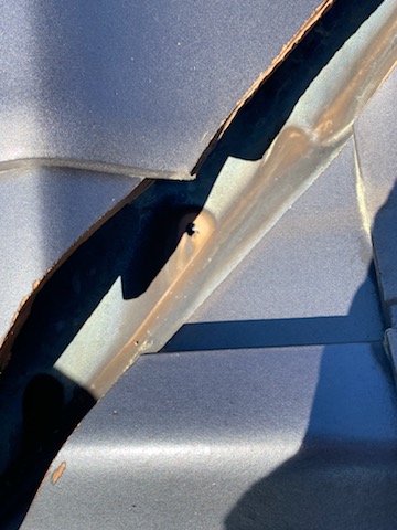 豊橋市　雨漏り　調査　原因　谷　板金　穴あき　修理