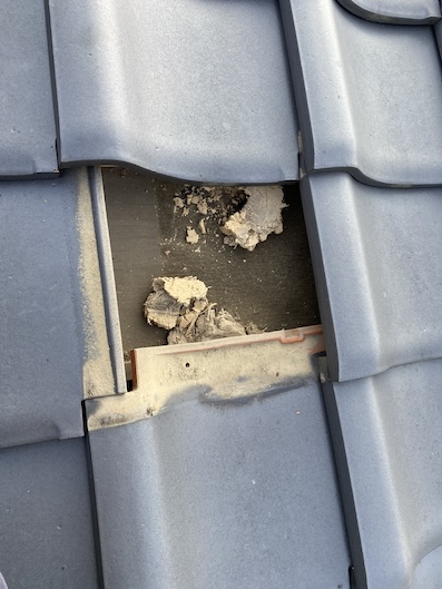 岡崎市　外装リフォーム　無料点検　見積もり　瓦　固定　葺き土　瓦の下