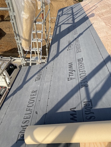 豊川市　屋根　下地　防水紙　粘着　ルーフィング　タディスセルフカバー　緩い　勾配