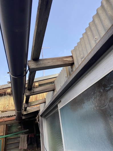 岡崎市　庇　波板　トタン　撤去　交換　さび　雨漏り