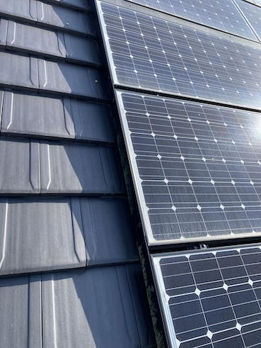 岡崎市　パナソニック　ソーラーパネル　太陽光　鳥の巣　被害　営巣　ムクドリ　瓦　屋根　調査