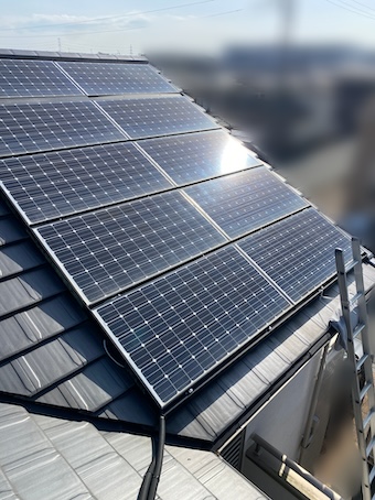 岡崎市　パナソニック　ソーラーパネル　太陽光　鳥の巣　被害　営巣　ムクドリ　瓦　屋根　調査