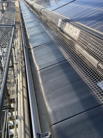 豊橋市　バードブロッカー　設置　太陽光パネル　はと　被害　鳥の巣　ふん