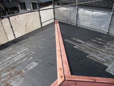 カラーベスト屋根の棟板金　防腐材