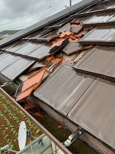 豊川市　突風被害　瓦破損　交換　火災保険