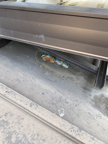 瓦棒葺き　色褪せ　サビ