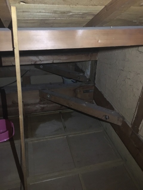 屋根裏雨漏り原因箇所確認