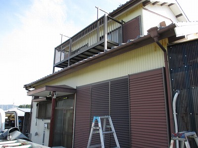 新城市　軒先　漆喰　補修　白い塊