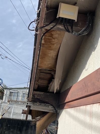 豊川市　軒天　めくれ　劣化　剥がれ