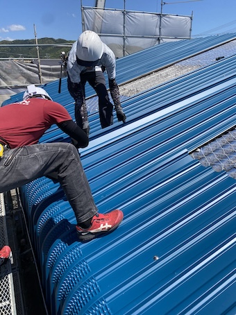 大波スレート　屋根カバー　ガルバリウム　やまなみ
