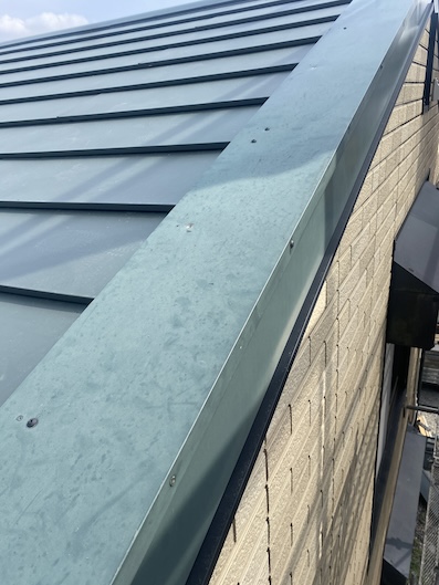 豊川市　セキスイハイム　プレーゲル　屋根　葺き替え　ケラバ