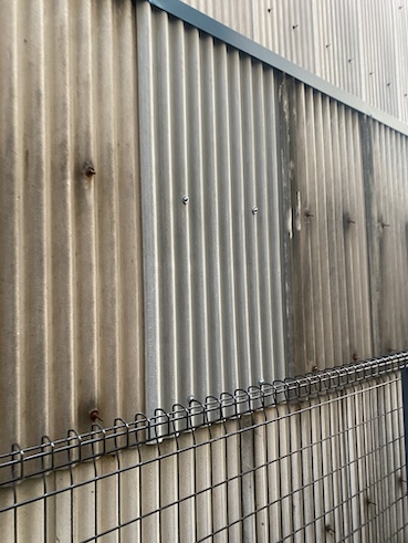 豊川市　工場　倉庫　大波スレート　部分修理　補修　張り替え