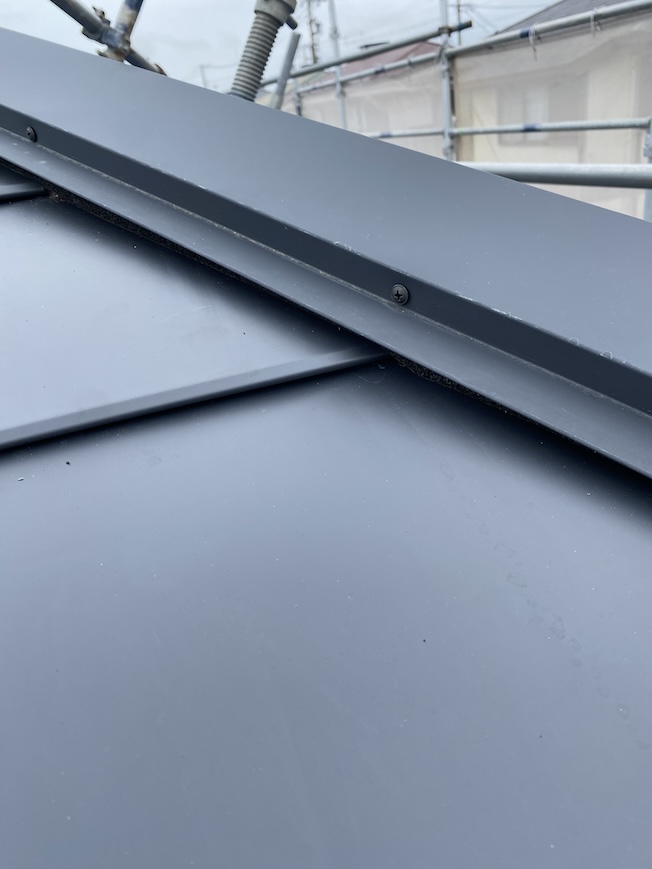 豊橋市　屋根カバー　横暖ルーフ　横葺き　棟板金