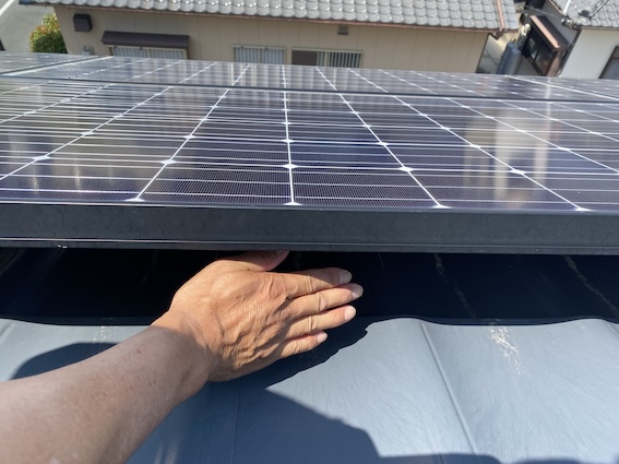 ソーラーパネル　 隙間　鳩