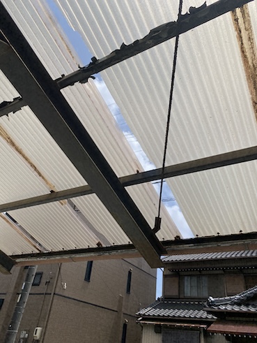 ポリカ波板　雹　被害　穴あき　カーポート