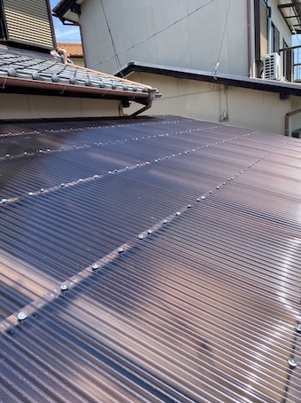 波板屋根　ポリカーボネート　蒲郡市　強風　破損　修理　交換