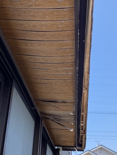 豊橋市　軒天剥がれ