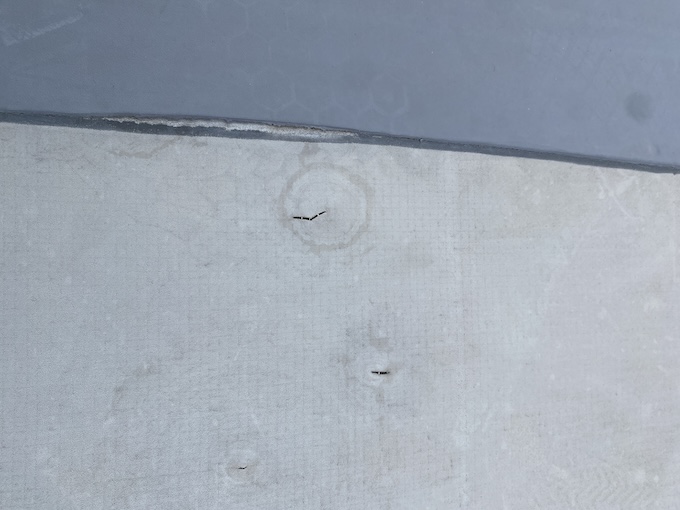 豊橋市　陸屋根　３階建て　屋上　防水　雨漏り　シート防水　ヒビ割れ