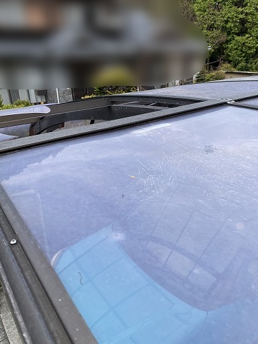 カーポート　屋根　アクリル　割れ　豊川市