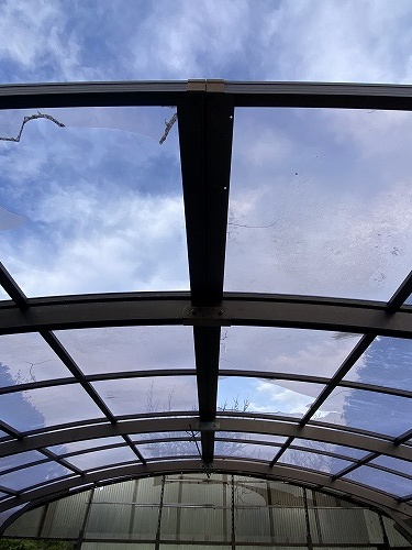 カーポート　屋根　アクリル　割れ　豊川市