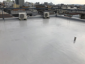 ウレタン防水の通気緩衝工法による工事で美観も機能も生まれ変わった施工後の屋上屋根